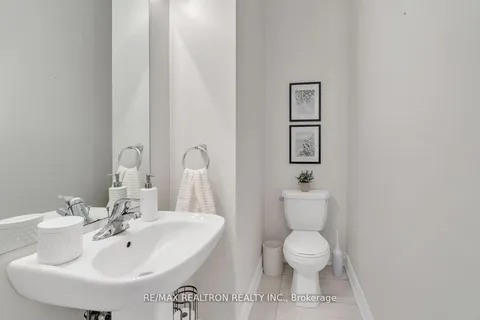 17 Kingsville Lane, Richmond Hill, ON L4C 7V6