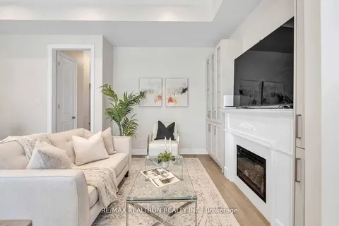 17 Kingsville Lane, Richmond Hill, ON L4C 7V6