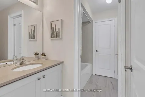 17 Kingsville Lane, Richmond Hill, ON L4C 7V6