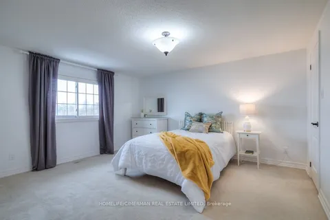 28 Dunvegan Drive, Richmond Hill, ON L4C 6K1