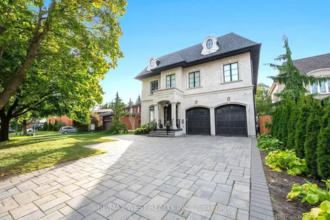 336 Pine Trees Court, Richmond Hill, ON L4C 5N4