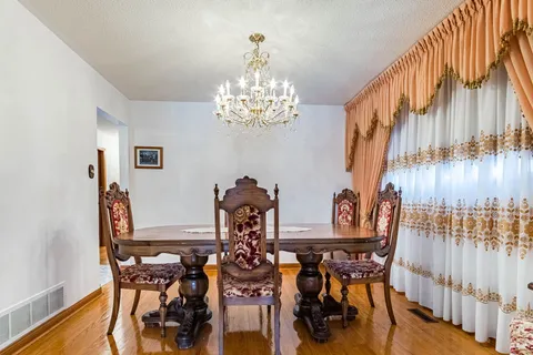 126 Spruce Avenue, Richmond Hill, ON L4C 6W1