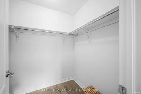 26 Frederick Taylor Way, East Gwillimbury, ON L0G 1M0