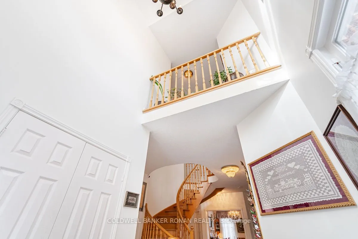 61 Willett Crescent, Richmond Hill, ON L4C 7W2