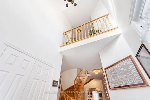 61 Willett Crescent, Richmond Hill, ON L4C 7W2
