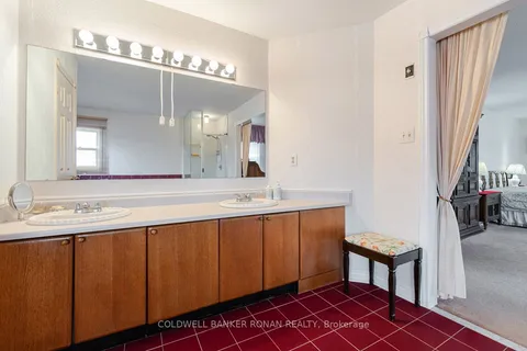 61 Willett Crescent, Richmond Hill, ON L4C 7W2