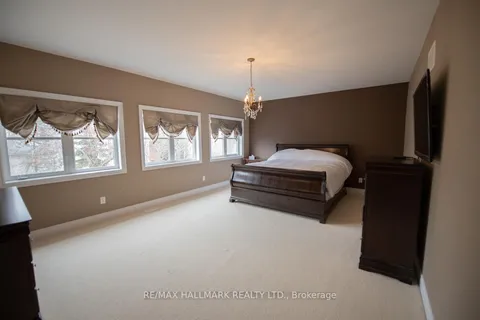 350 Paradelle Drive, Richmond Hill, ON L4E 4R6