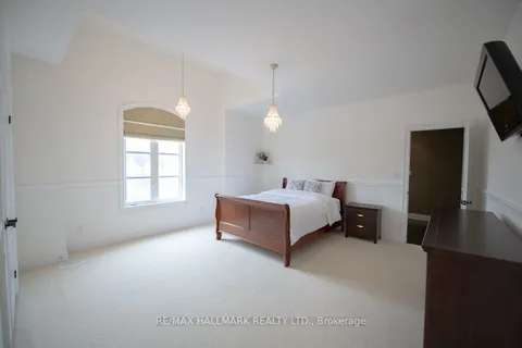 350 Paradelle Drive, Richmond Hill, ON L4E 4R6