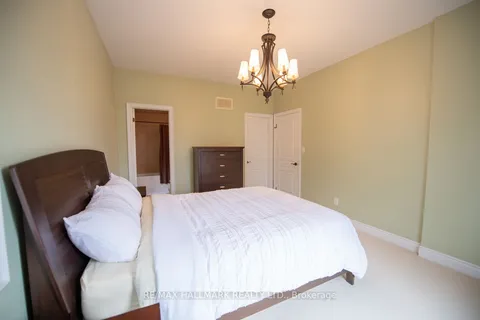 350 Paradelle Drive, Richmond Hill, ON L4E 4R6