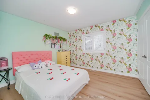 10 Morland Crescent, Aurora, ON L4G 7Z2