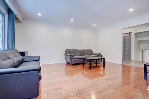 17 Sir Kay Drive, Markham, ON L3P 2Y9