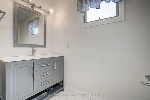 17 Sir Kay Drive, Markham, ON L3P 2Y9