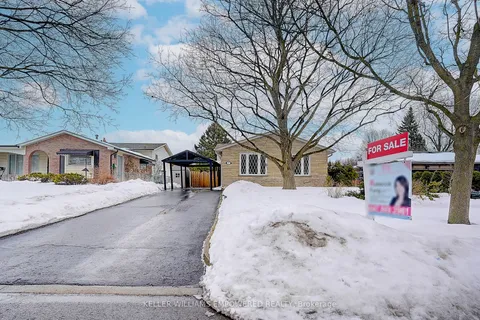 17 Sir Kay Drive, Markham, ON L3P 2Y9