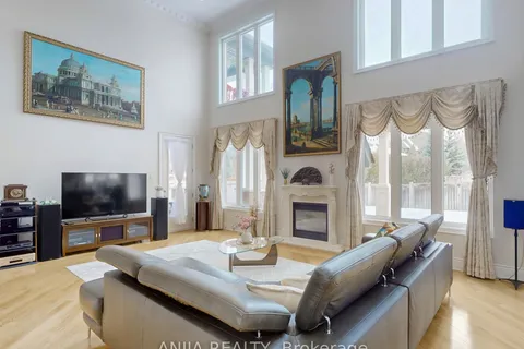 28 Lake Forest Drive, Richmond Hill, ON L4E 0B2