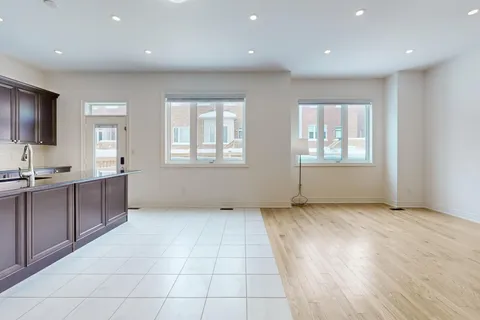 26 RED GIANT Street, Richmond Hill, ON L4C 4Z1
