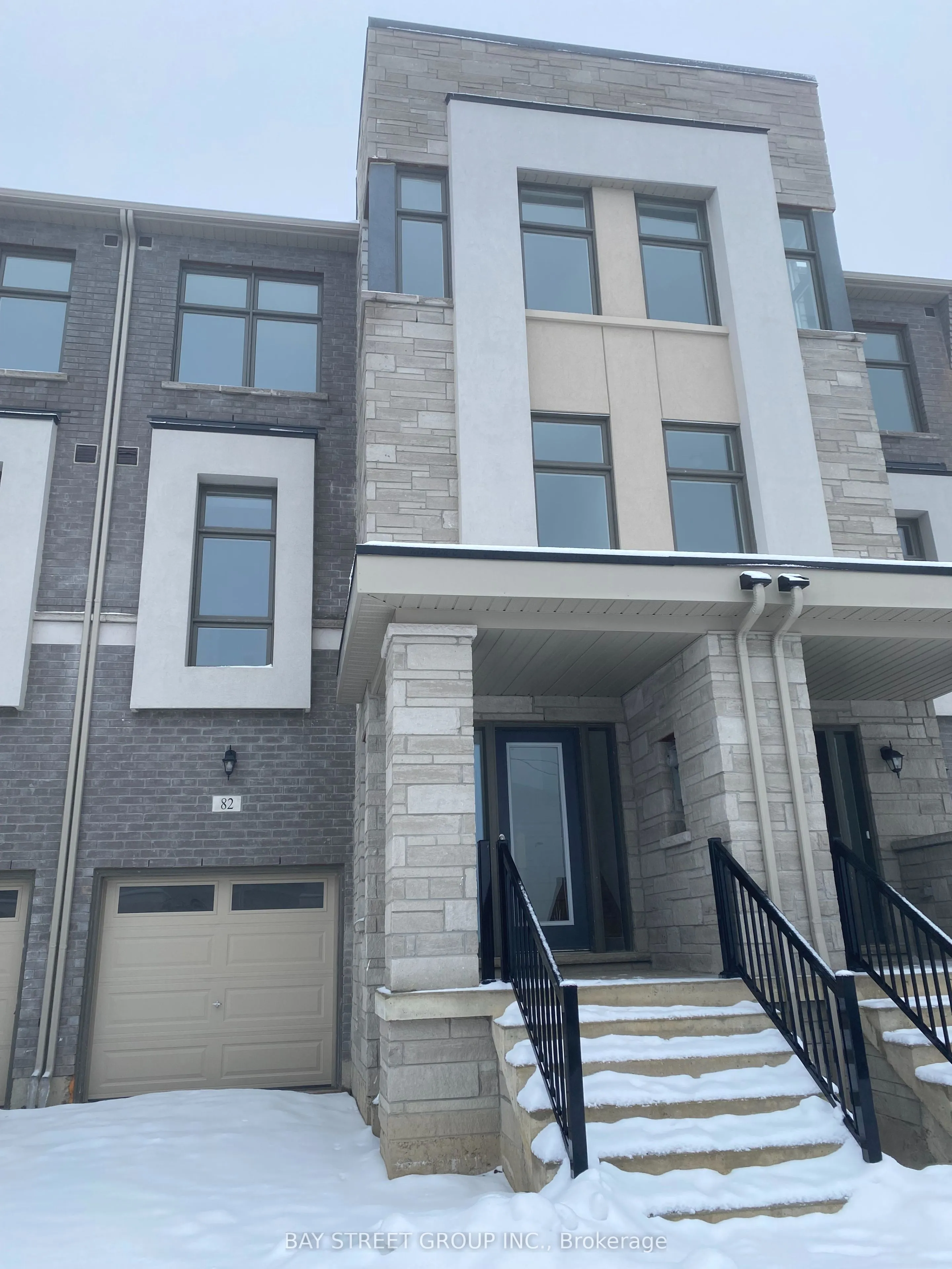 82 Puisaya Drive, Richmond Hill, ON L4E 1L2