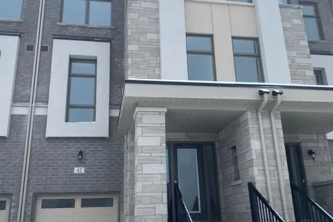 82 Puisaya Drive, Richmond Hill, ON L4E 1L2