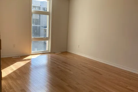 82 Puisaya Drive, Richmond Hill, ON L4E 1L2
