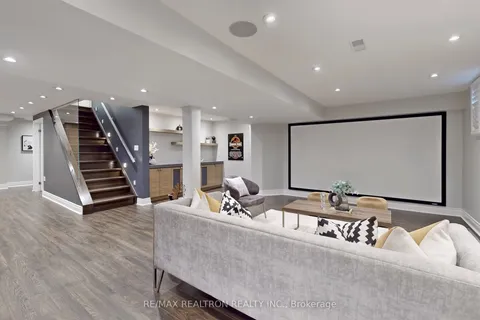 84 Shadow Falls Drive, Richmond Hill, ON L4E 4K1