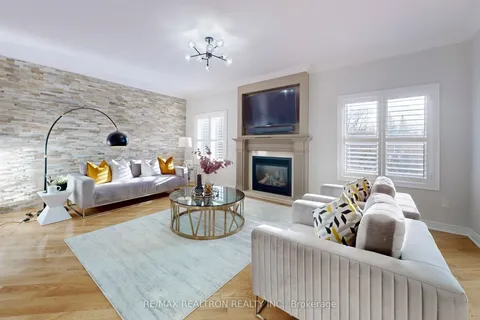 84 Shadow Falls Drive, Richmond Hill, ON L4E 4K1