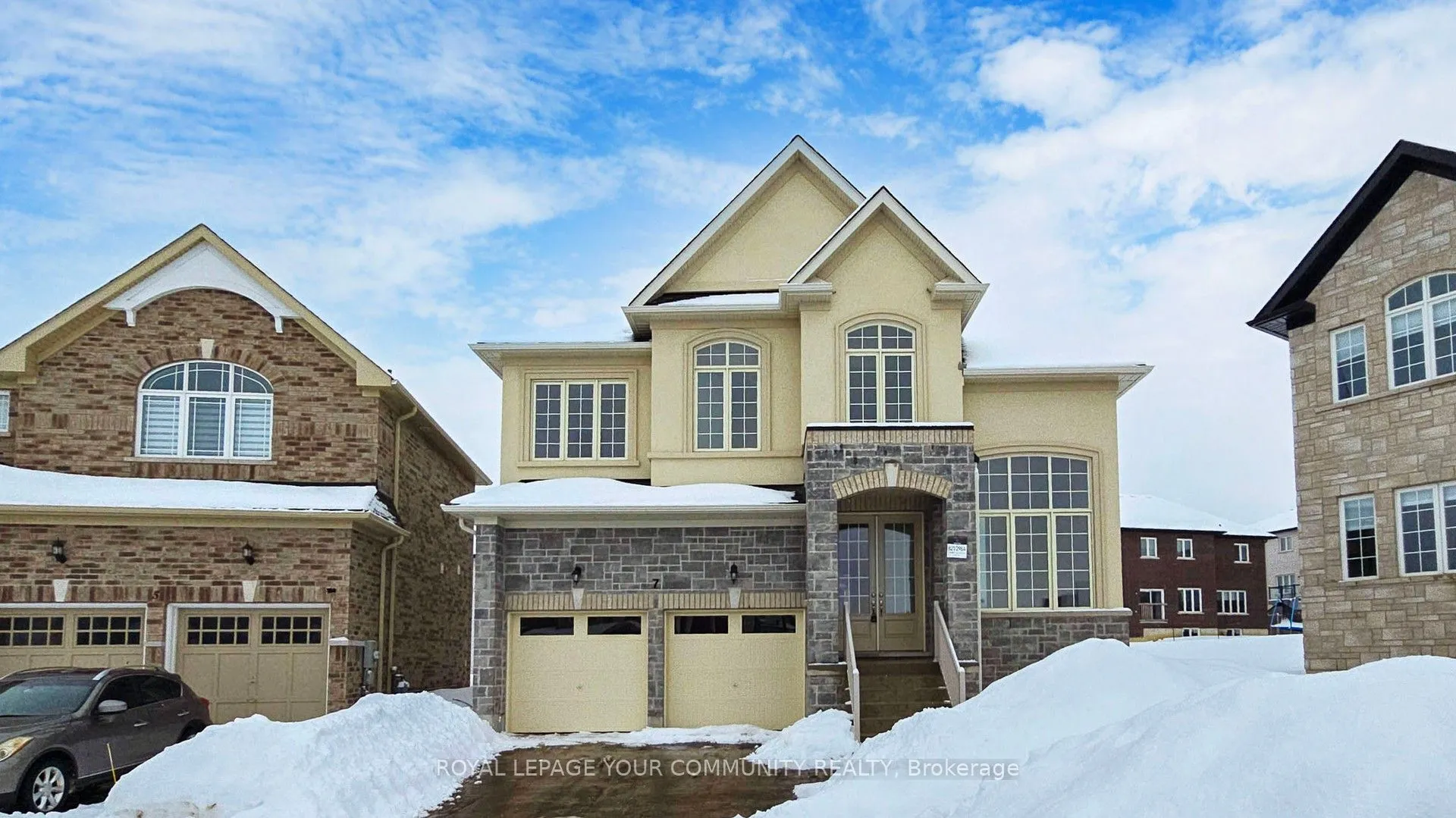 7 Dawn Blossom Drive, Georgina, ON L4P 0H4