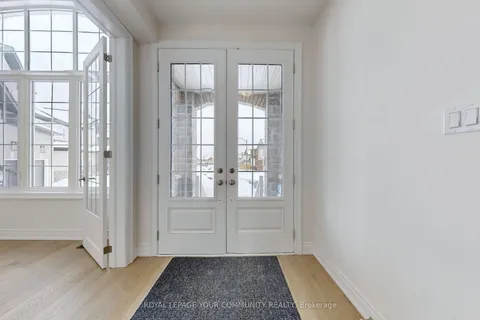 7 Dawn Blossom Drive, Georgina, ON L4P 0H4