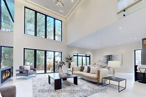 84 Murray Drive, Aurora, ON L4G 2C3