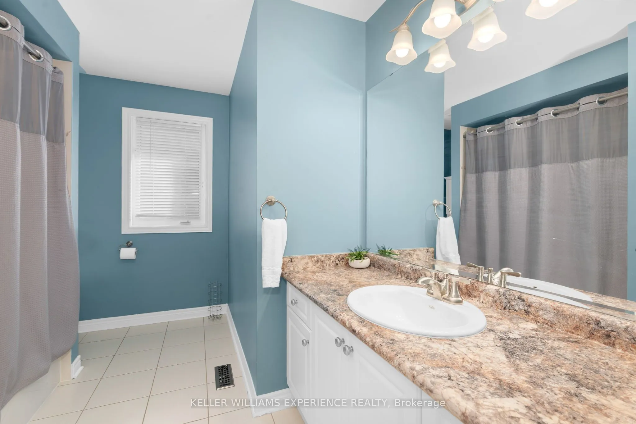 23 Mccann Crescent, Bradford West Gwillimbury, ON L3Z 0G6