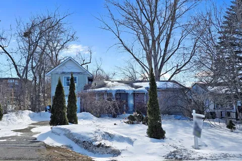 135 Spring Road, Georgina, ON L4P 2K7