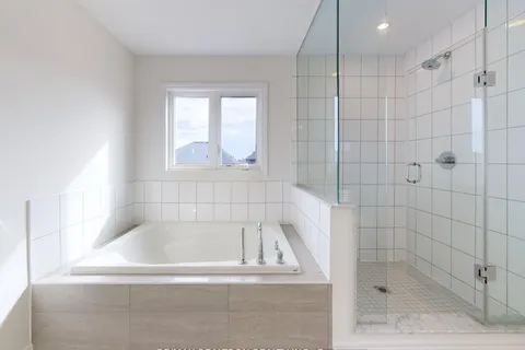 5 Pietrowski Drive, Georgina, ON L4P 0J7