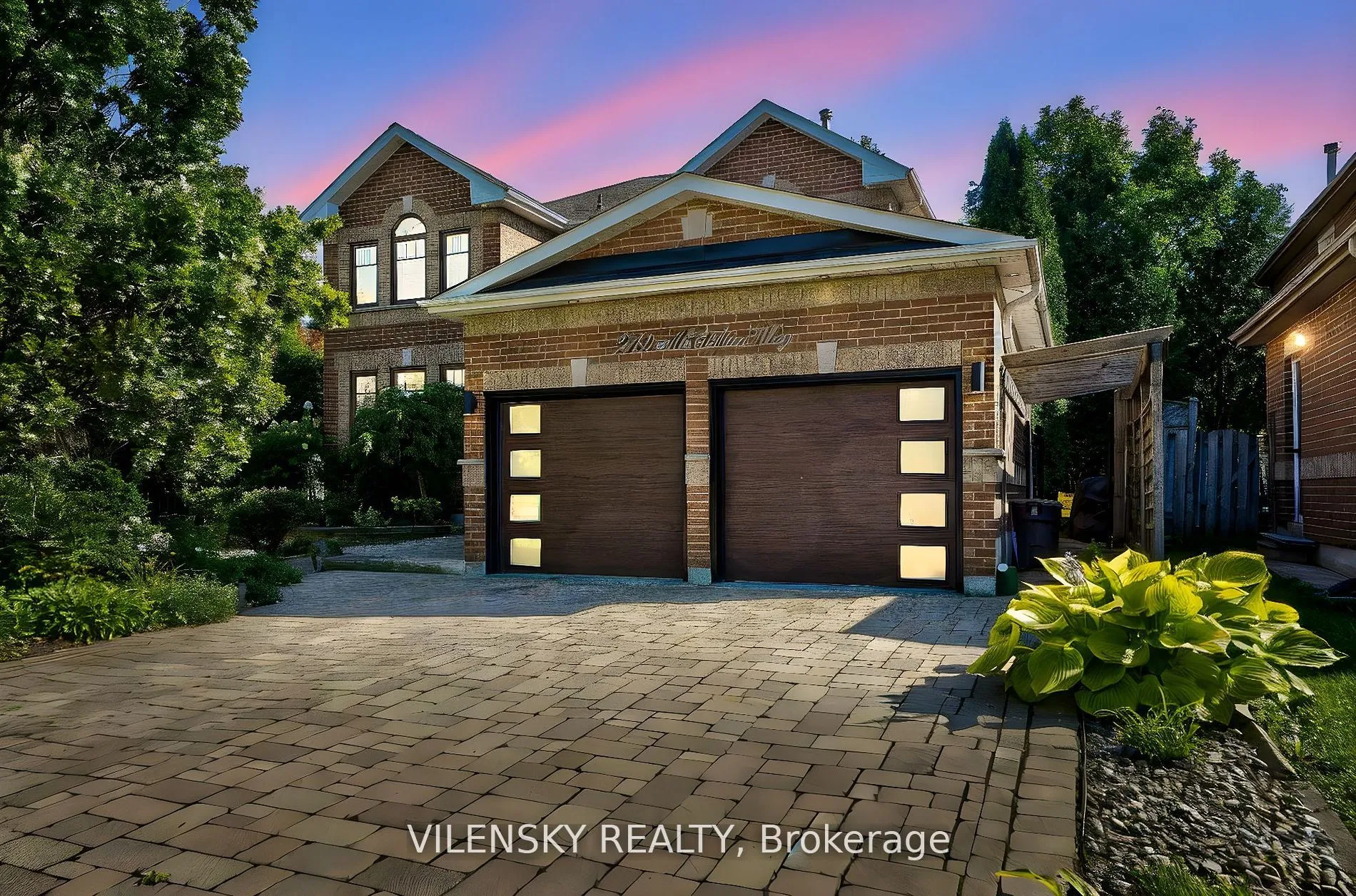 279 Mcclellan Way, Aurora, ON L4G 6P2