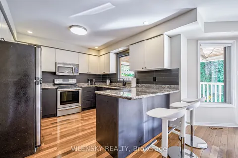279 Mcclellan Way, Aurora, ON L4G 6P2