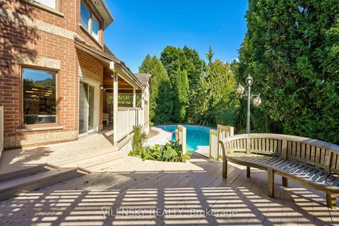 279 Mcclellan Way, Aurora, ON L4G 6P2