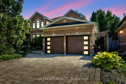279 Mcclellan Way, Aurora, ON L4G 6P2
