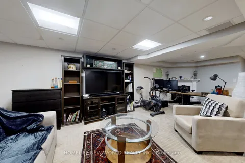 33 Beatty Crescent, Aurora, ON L4G 5V3