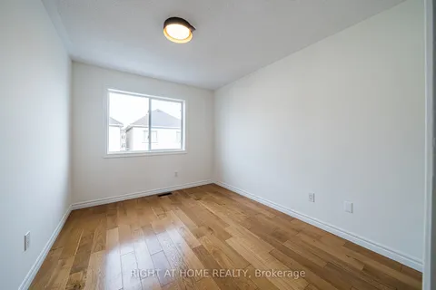 173 Gail Parks Crescent, Newmarket, ON L3X 3C2