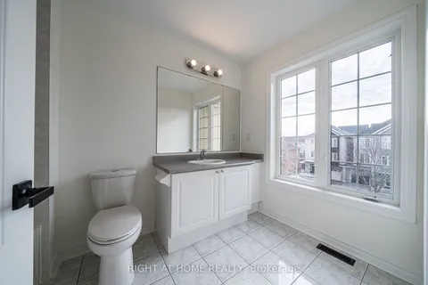 173 Gail Parks Crescent, Newmarket, ON L3X 3C2