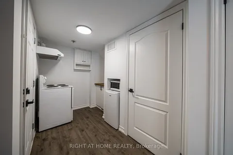 173 Gail Parks Crescent, Newmarket, ON L3X 3C2