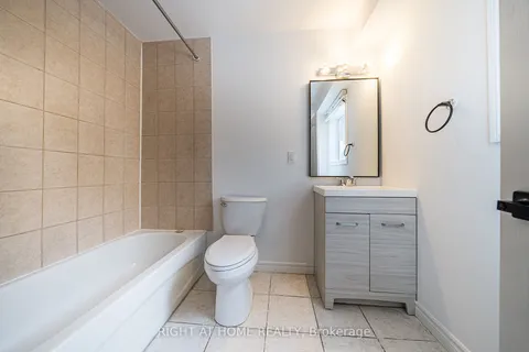 173 Gail Parks Crescent, Newmarket, ON L3X 3C2