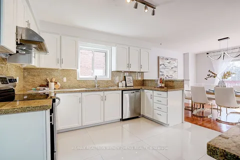 208 Alexander Road, Newmarket, ON L3Y 5P1