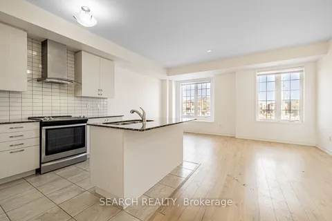 247 Harding Park Street, Newmarket, ON L3Y 0E3