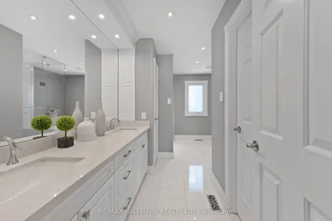 37 Elmsley Drive, ON L4C 8N7