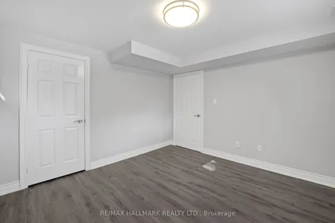 37 Elmsley Drive, ON L4C 8N7