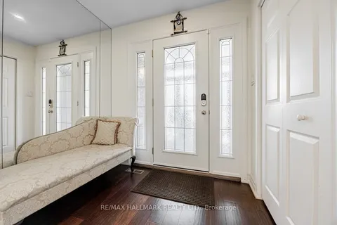 9 Addison Street, Richmond Hill, ON L4C 7M2