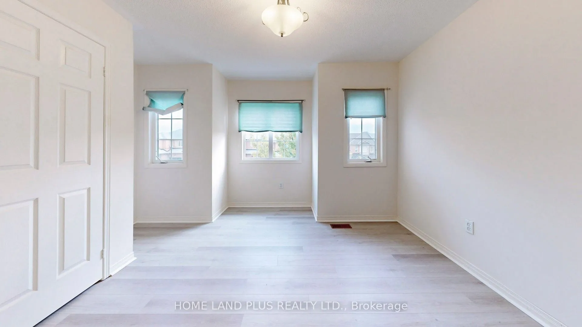 300 Flagstone Way, Newmarket, ON L3X 2R8