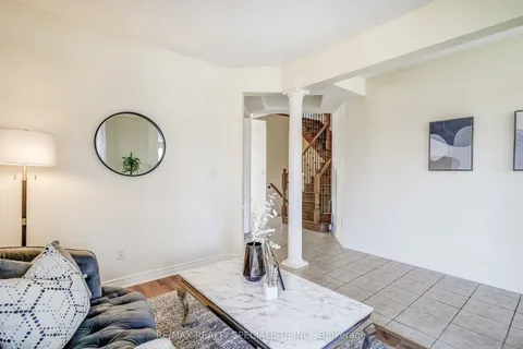 4 Trailside Drive, Bradford West Gwillimbury, ON L3Z 0B5