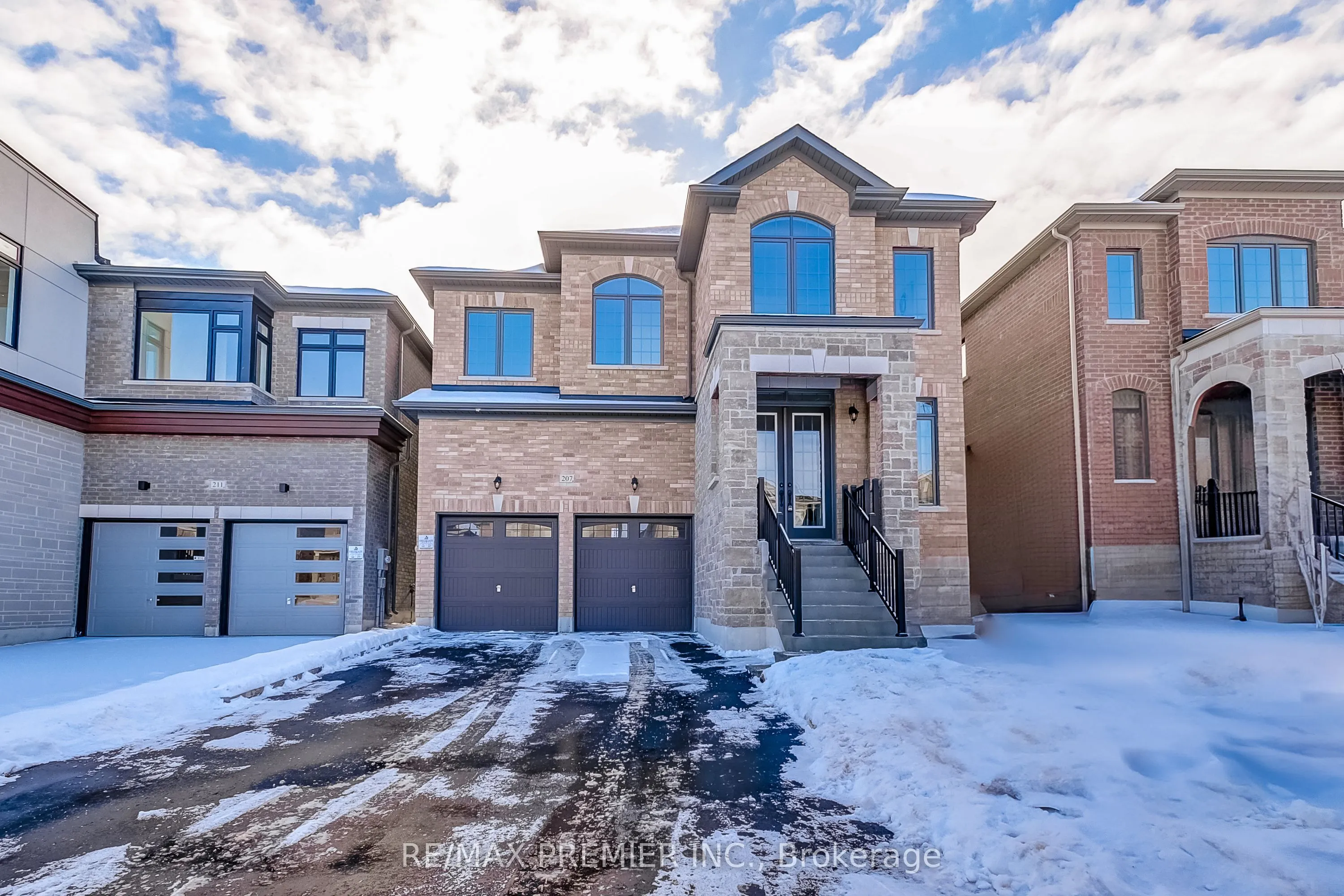 207 Fallharvest Way, Whitchurch-Stouffville, ON L4A 5C2