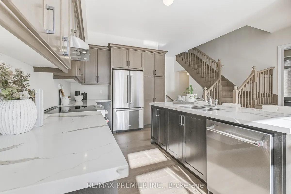 207 Fallharvest Way, Whitchurch-Stouffville, ON L4A 5C2