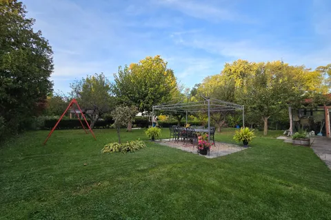 100 Langstaff Road, Richmond Hill, ON L4C 6N3