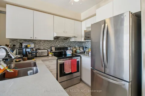 490 Ainsworth Drive, Newmarket, ON L3Y 8R5